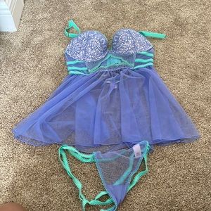 Victoria’s Secret Lingerie size 36 C top large thong